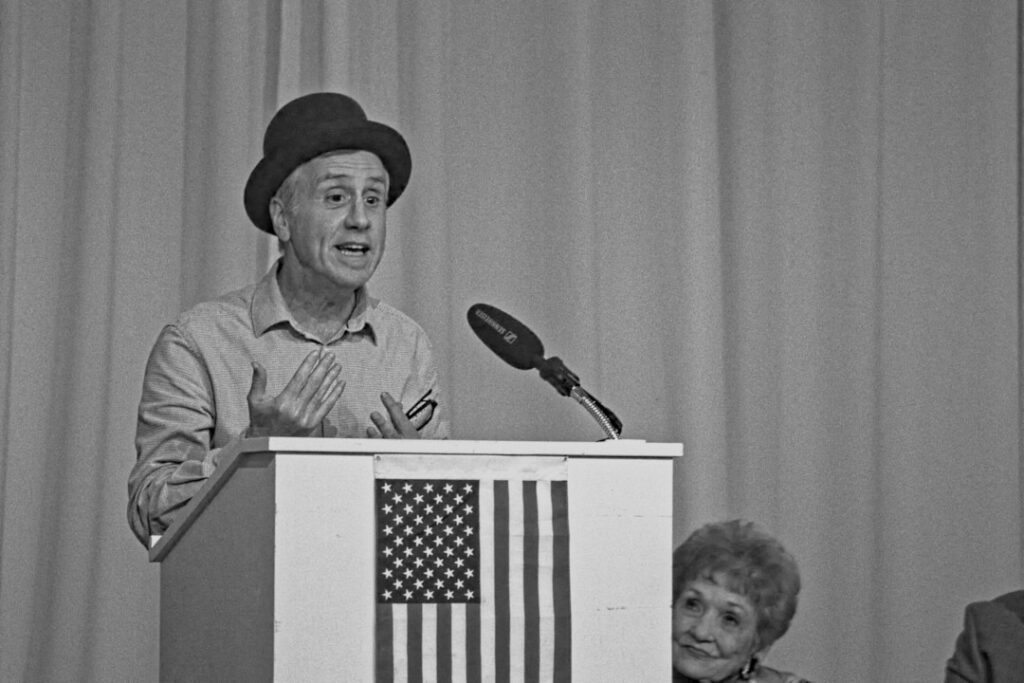 2026-03-28-Forum-Sanders-01